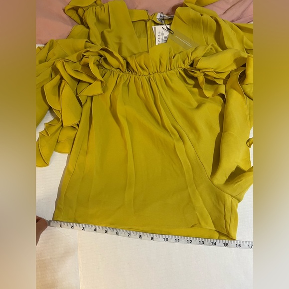 Andrean Iyama lemon ruffles shorts rompers - Picture 4 of 9